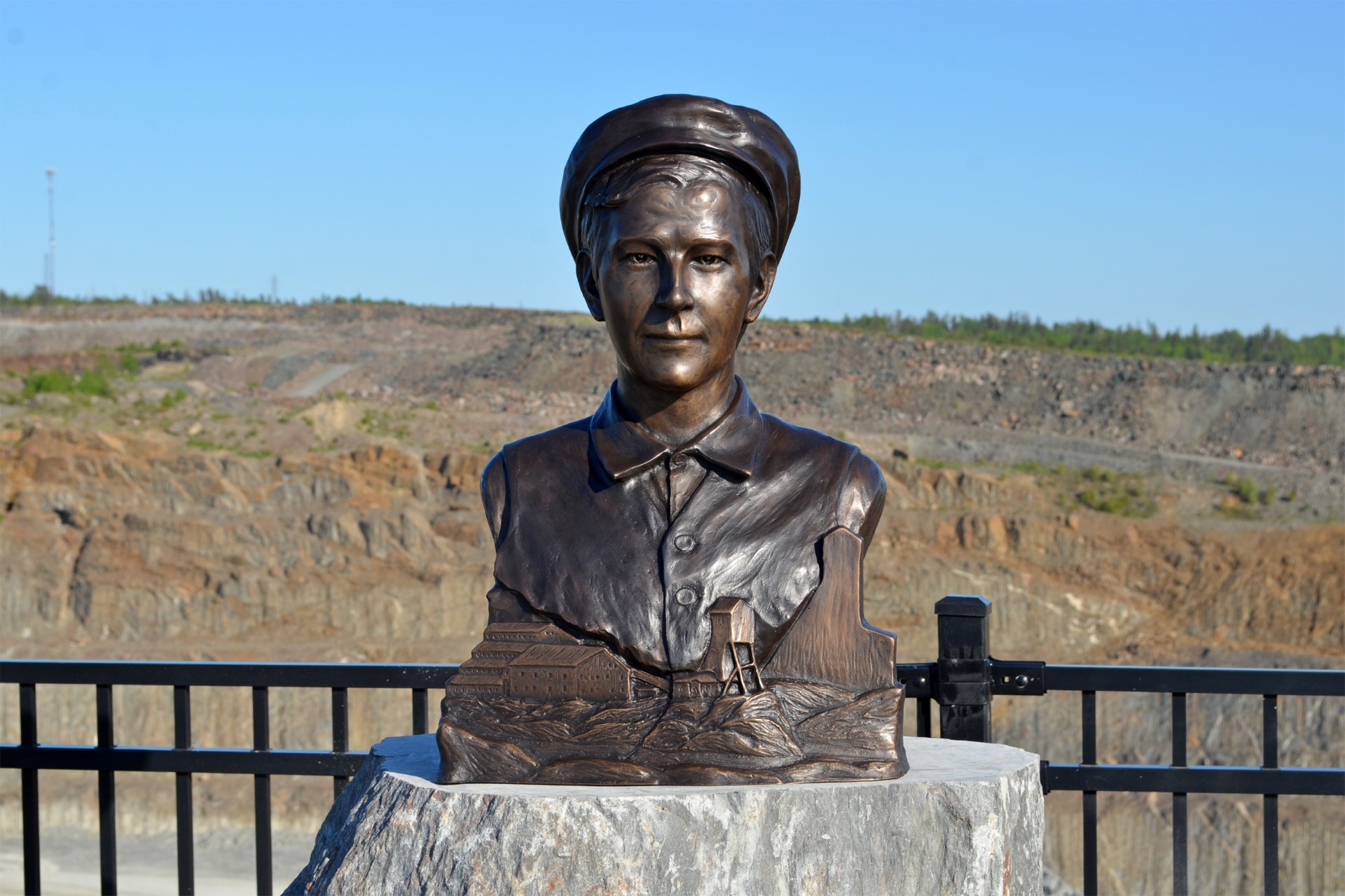 Bronze bust honours barber who struck gold